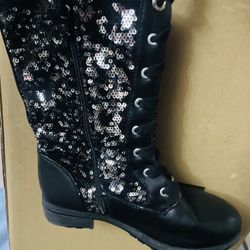 Michael kors  boots. Size 1.   Used 