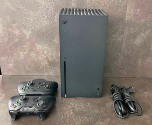 Xbox Series X 1TB Console 2 Controllers Cables