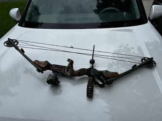 Compound bow  (camouflage design)