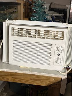 AC WINDOW UNIT.