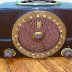 Vintage 1950s Mid Century Zenith AM/FM H725 Bakelite Tube Radio Tested Works play loud 
