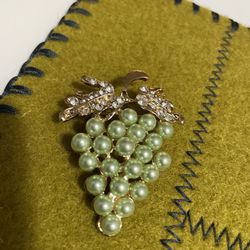 Delicate Handmade Jewelry Brooches 