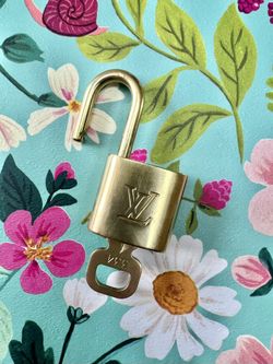 AUTHENTIC Louis Vuitton Lock And Key Set