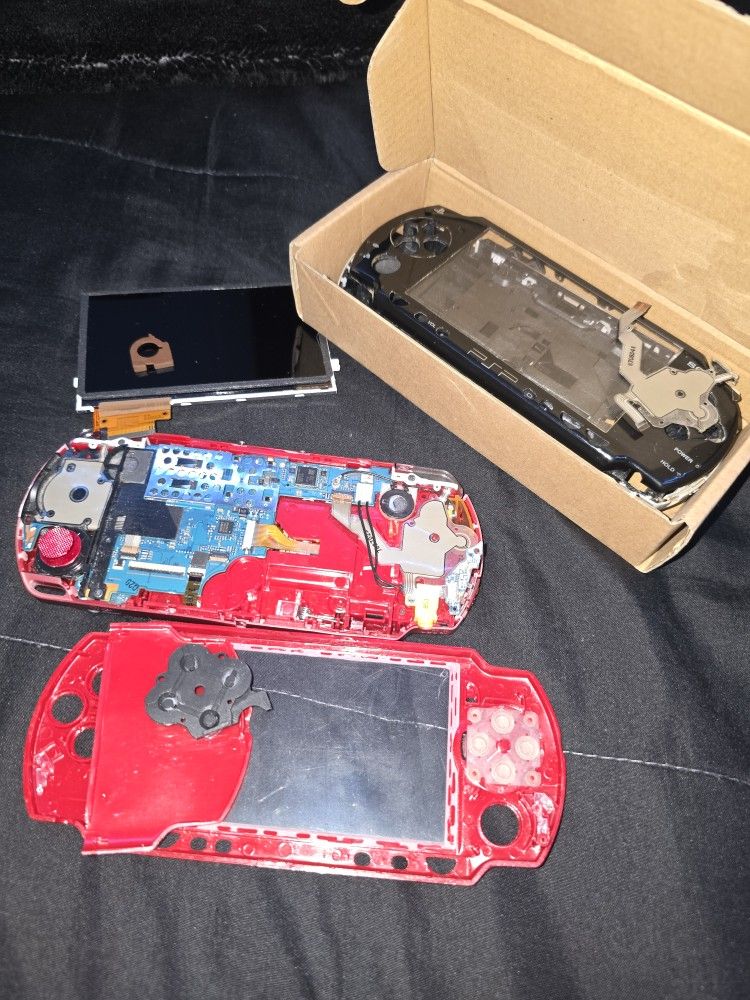 PSP 2000 Red and Black
