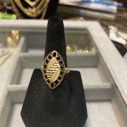 10 Karat Gold Ring Size 61/2