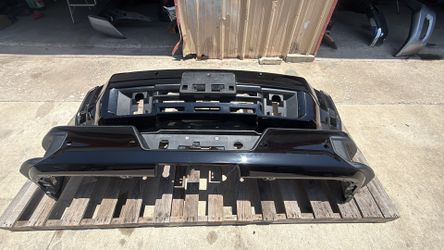Front & Rear Bumpers 2024–2026 GMC Sierra 2500/3500 HD ✔️ Great condition ✔️ Complete with brackets 💲 $1,200 OEM take-off. Ready to install. Se ha