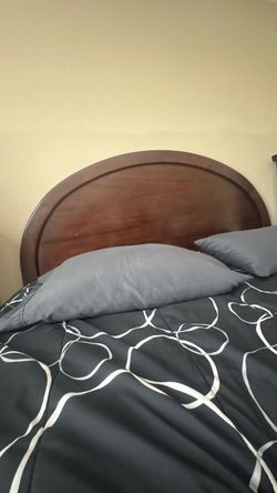 Wood Bed Frame with Round Headboard