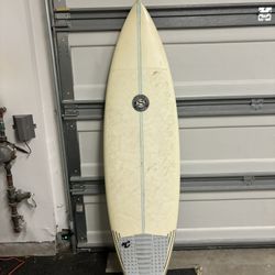 5’9 26 Liter stamps Surfboard (like New)