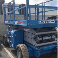 2013 Genie 33 ’ Foot Rough Terrain Scissor Lift 4x4