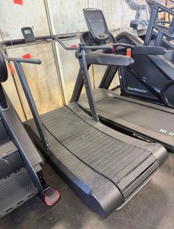 Curved treadmill