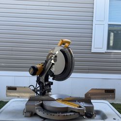 DEWALT 15 Amp Corded 12 in. Compound Double Bevel Miter Saw