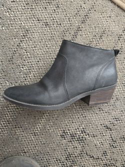 Woman's boots size 8,5
