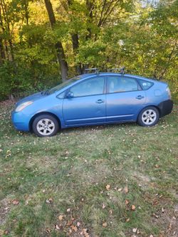 08 toyota prius  clean title $1000 as is