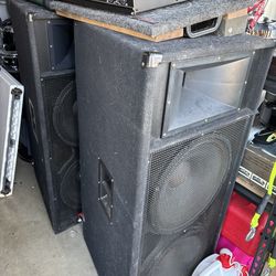 Yamaha speakers, amp and mixer