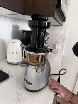 Omega heavy juicer