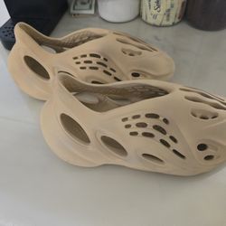 YEEZY FOAM RUNNER "Mist" Size 10