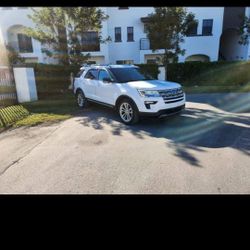 2018 Ford Explorer 40 Millas