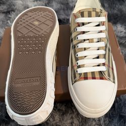 Burberry Sneakers/ Shoes 