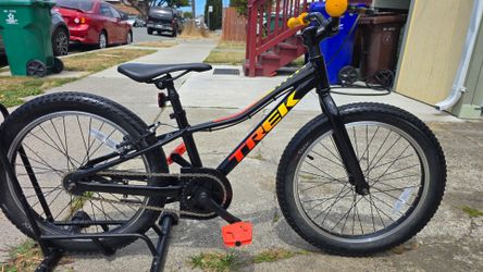 Trek Precaliber 20"Tires 
Excellent Condition