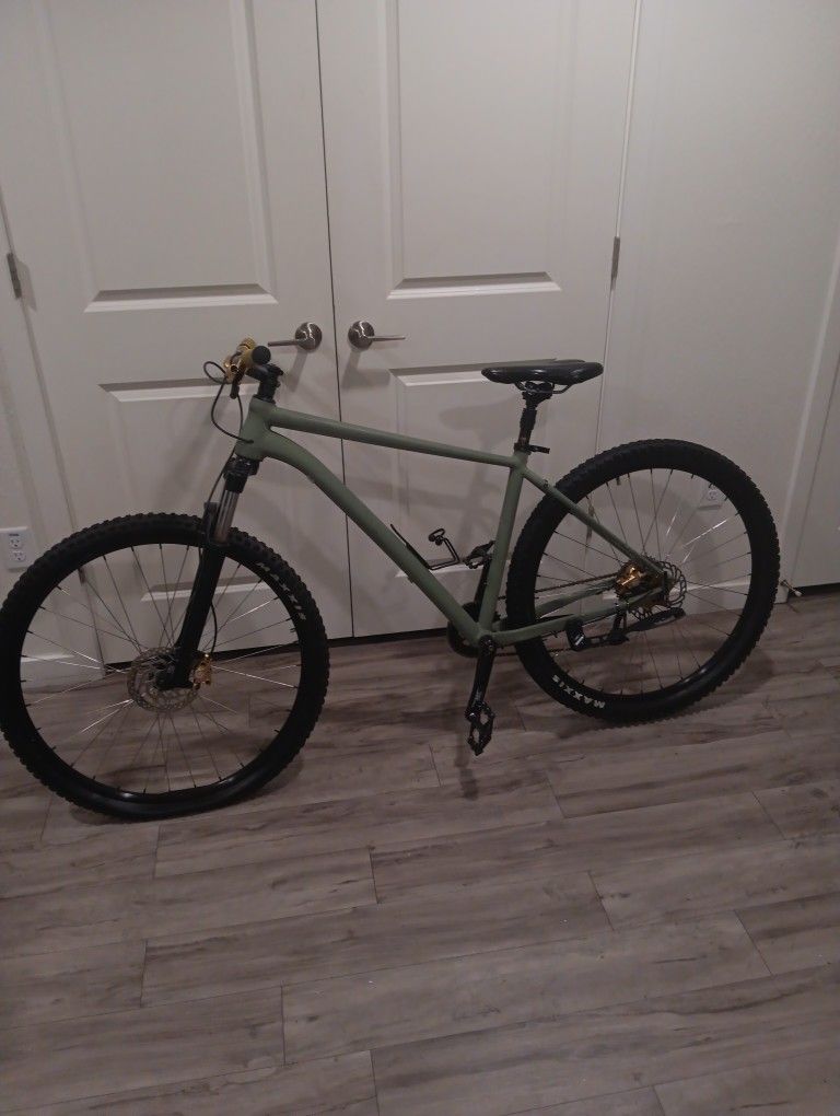 29inch Mtn Bike Specialized Rockhopper 