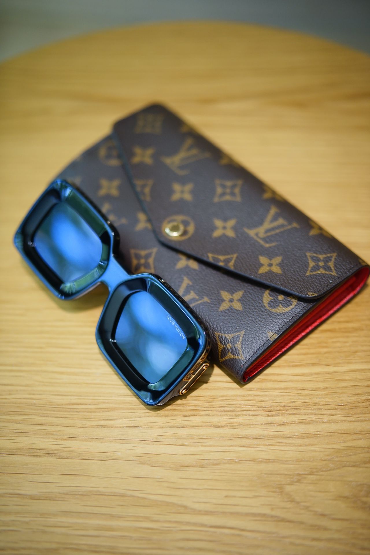 Louis Vuitton Sarah Wallet And Square Glasses