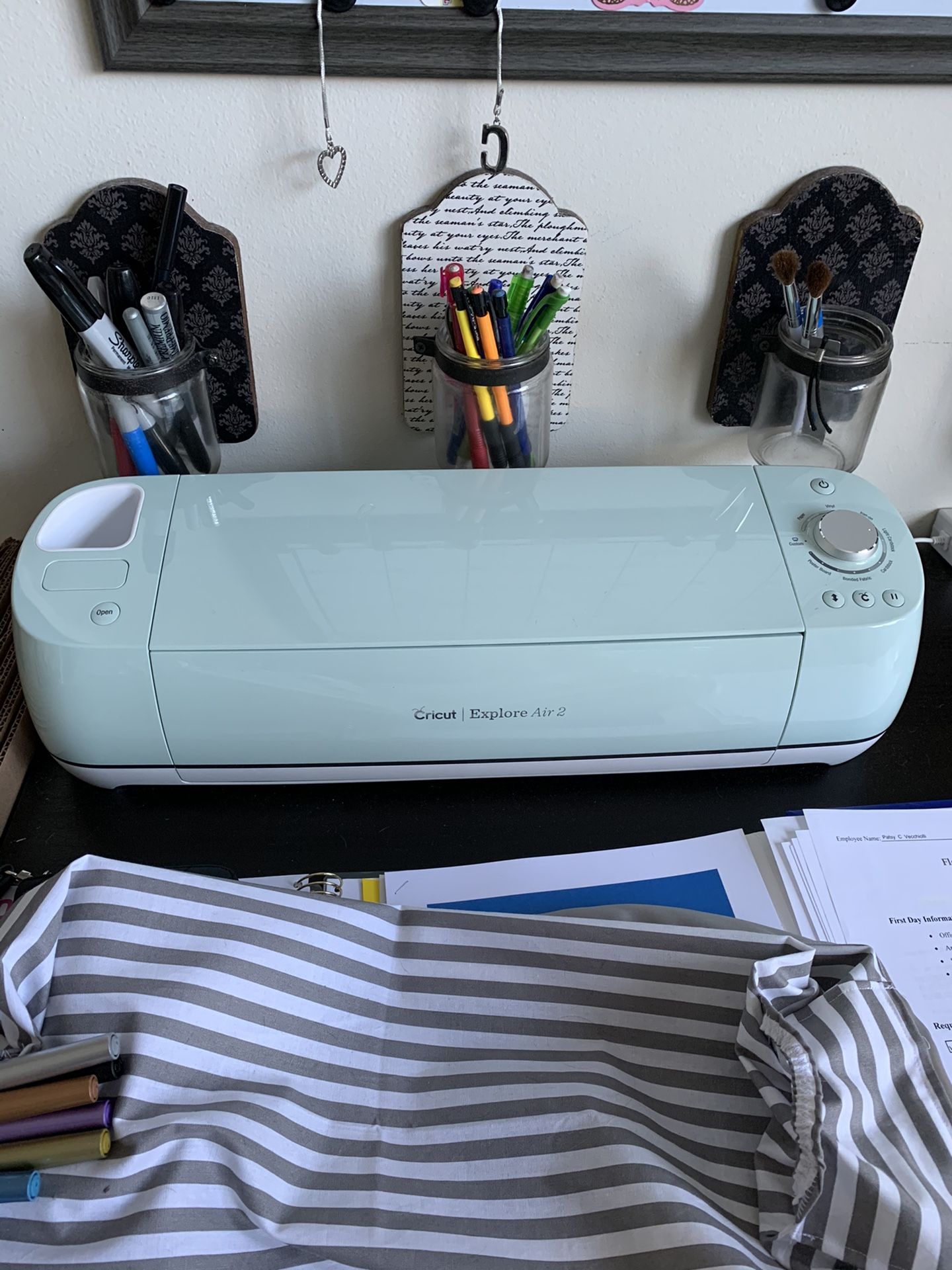 Cricut Air 2 with accessories