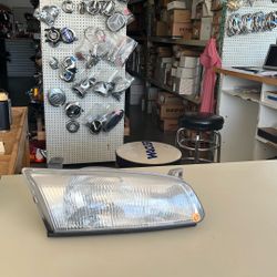 1997 To 1999 Toyota Camry Headlight Passenger Side Assembly #53 FE204