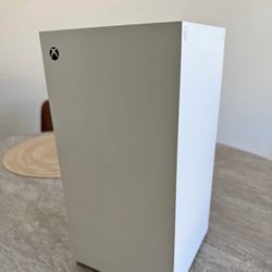 Xbox series X BRAND NEW 1TB
