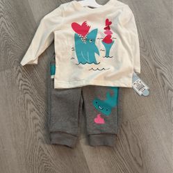 Toddler Boys' Long Sleeve Valentine's Day Shark Printed Graphic T-Shirt and Fleece Jogger Pants Set - Cat & Jack Cream 12M