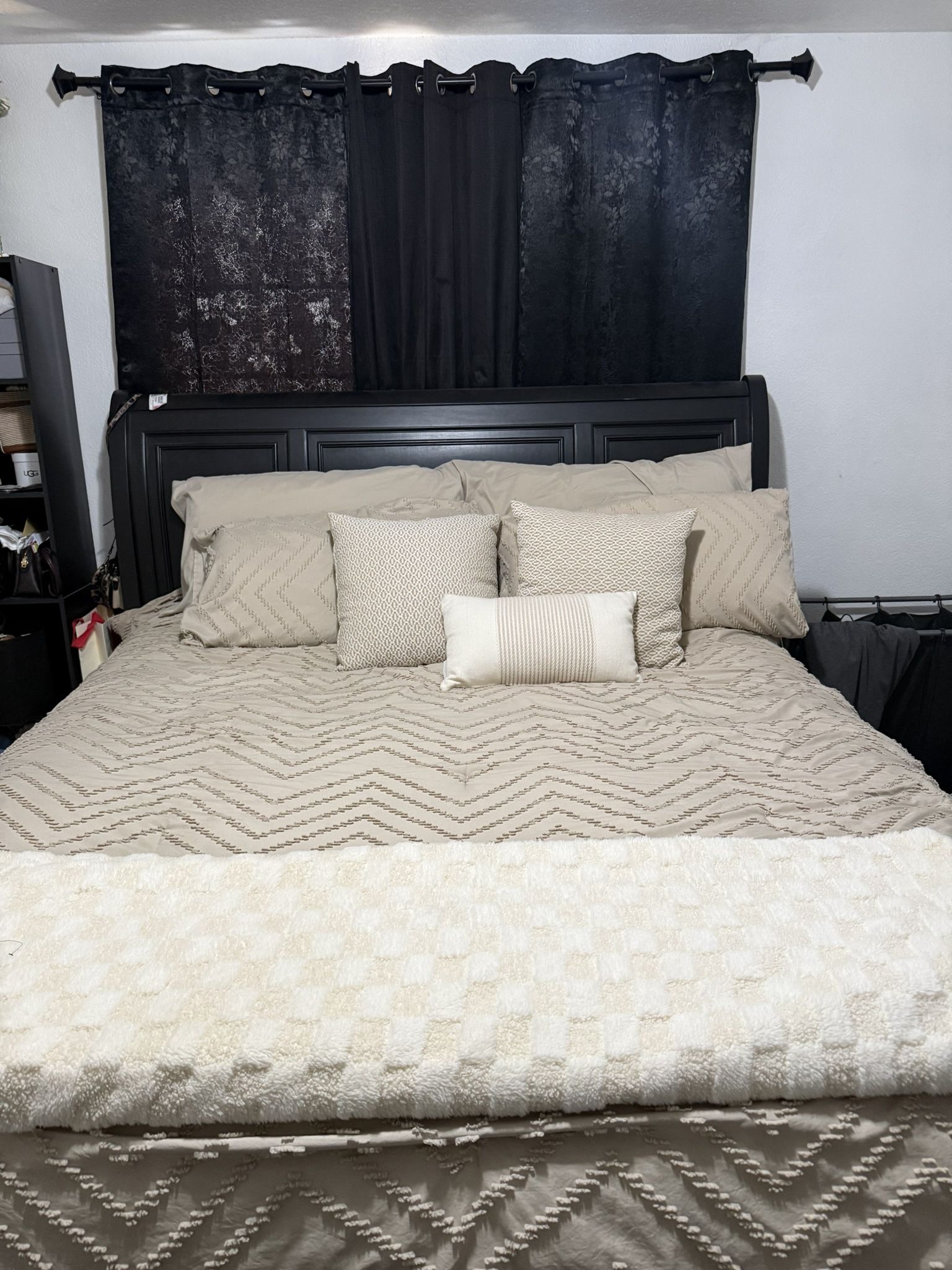 Cal King Bed In Great Conditions Sturdy Wood