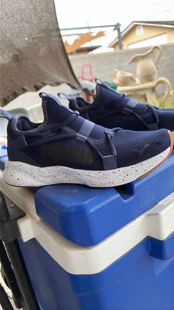 A pair of pumas, soft foam