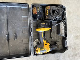 Dewalt Drill 14 volt with case and 2 batteries