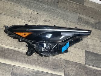 2023-2026 TOYOTA COROLLA CROSS XLE XSE HYBRID HEADLIGHT COMPLETE ASSEMBLY BLACK HOUSING WITH LED TURN SIGNAL ADAPTIVE TYPE  RIGHT PASSENGER SIDE  OEM