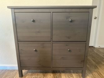 Shoe cabinet