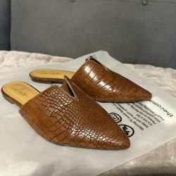 Great Shape Lulus Jaelyn Brown Crocodile Embossed Pointed-Toe Slides