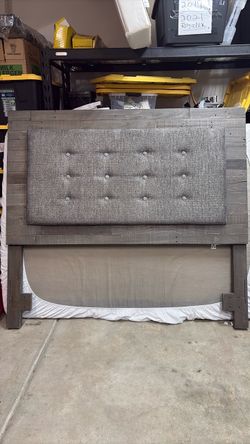Rustic Grey Wood & Button-Tufted Headboard – [Size: Queen / King / Full]