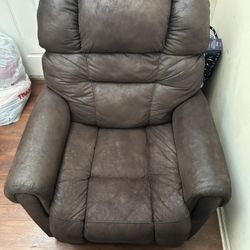 Microfiber Brown Recliner – Great Condition Selling my recliner chair, very comfortable and clean!