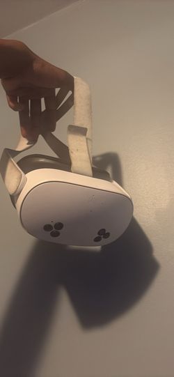Meta Quest 2 VR Headset