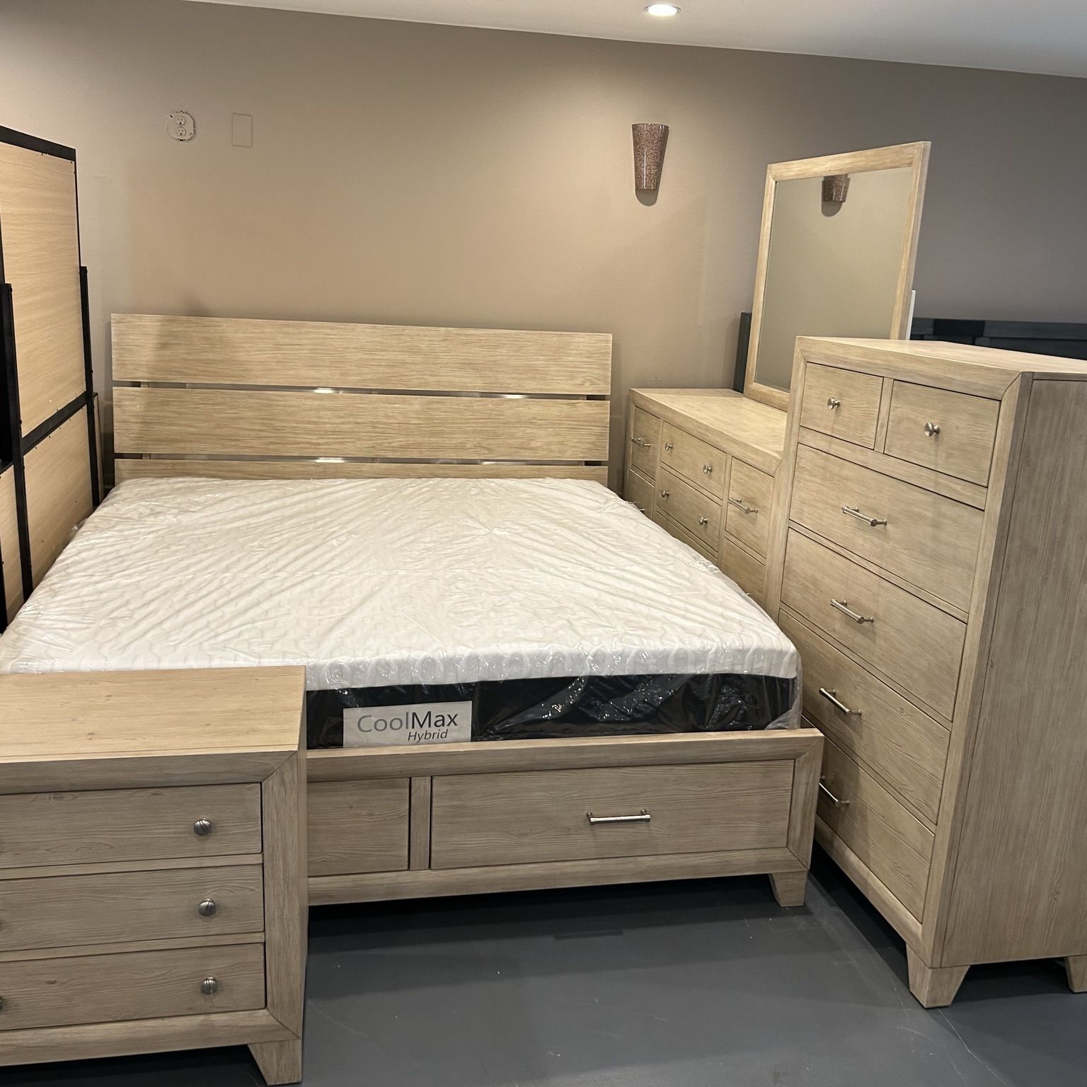 New King Platform Bedroom Set