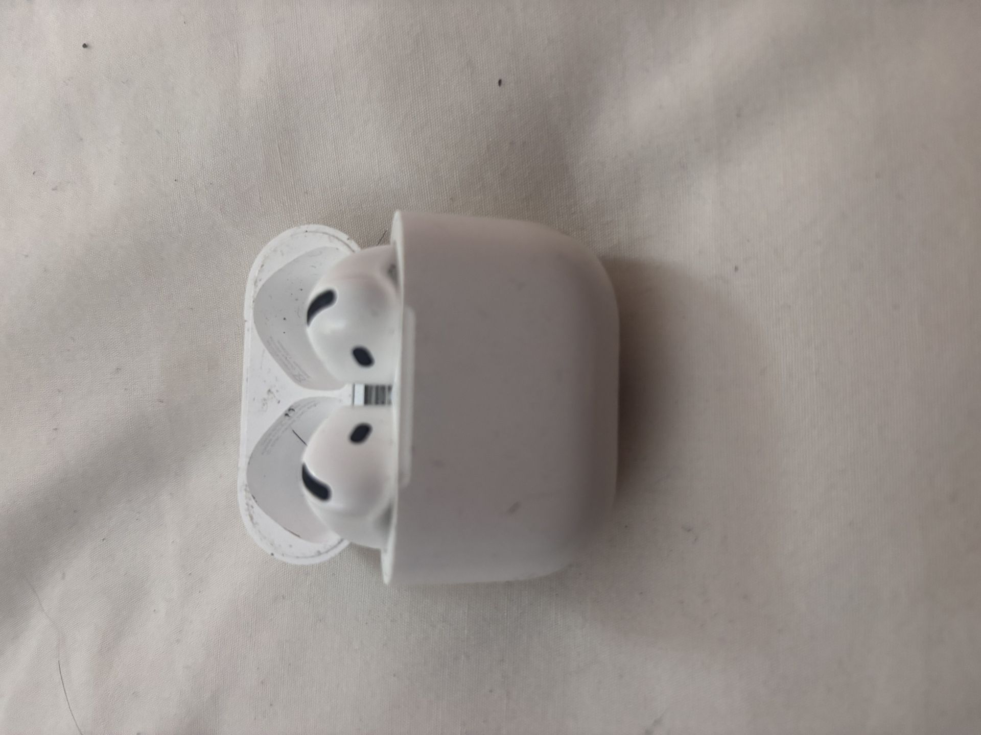AirPods 4