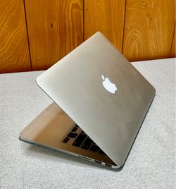 Apple MacBook Pro 15” Retina i7/16GB/500GB SSD $350