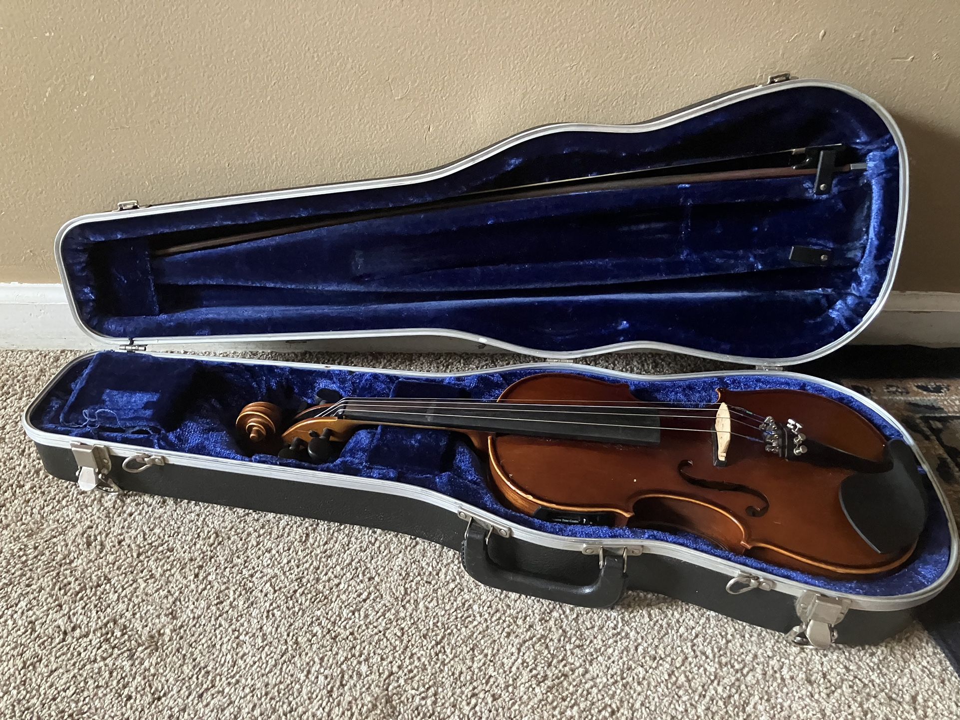 2013 Wooden-Electric Violin – Classic Look, Modern Sound