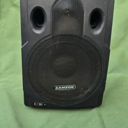 Powered Speaker 300w RMS W/ build In Mixer 