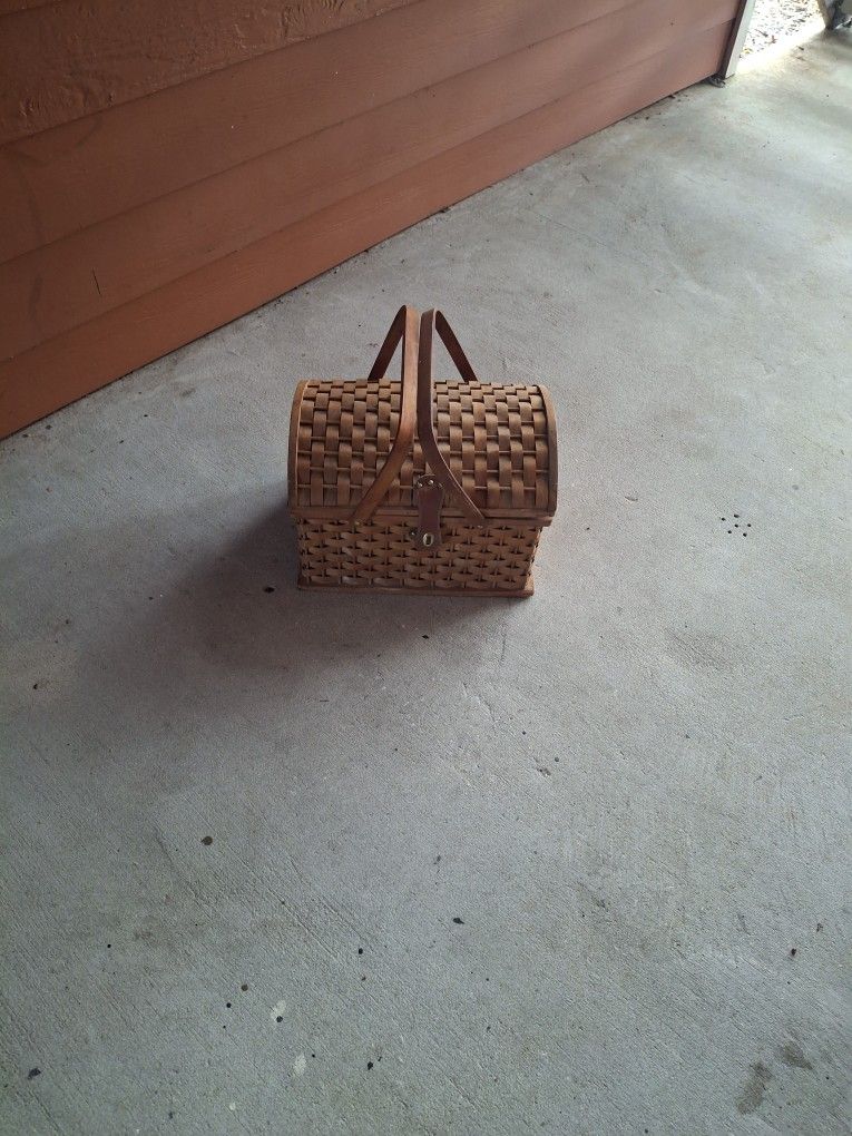 Vintage Picnic Basket 
