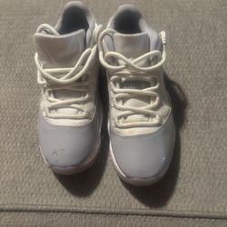 Air Jordan 11’s gray