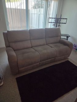 Reclining sofa