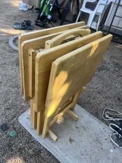 JUEGO DE 4 MESAS CON SU BASE X $40 