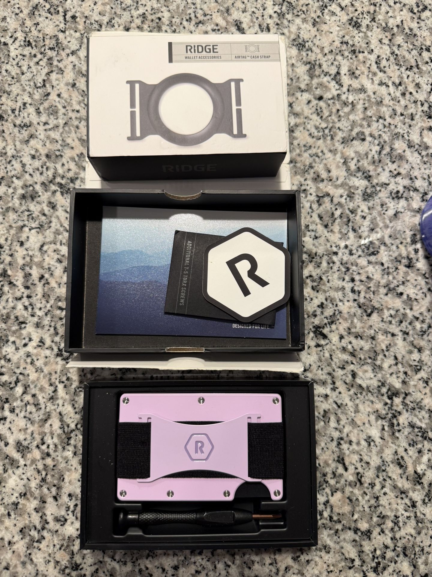 Ridge Wallet And Air Tag Cash Strap With AirTag 