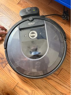 Working Roomba i7 Vac and Mop Machines