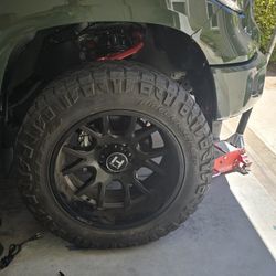 Toyota Wheel and Tires. 22x12 5lugs 